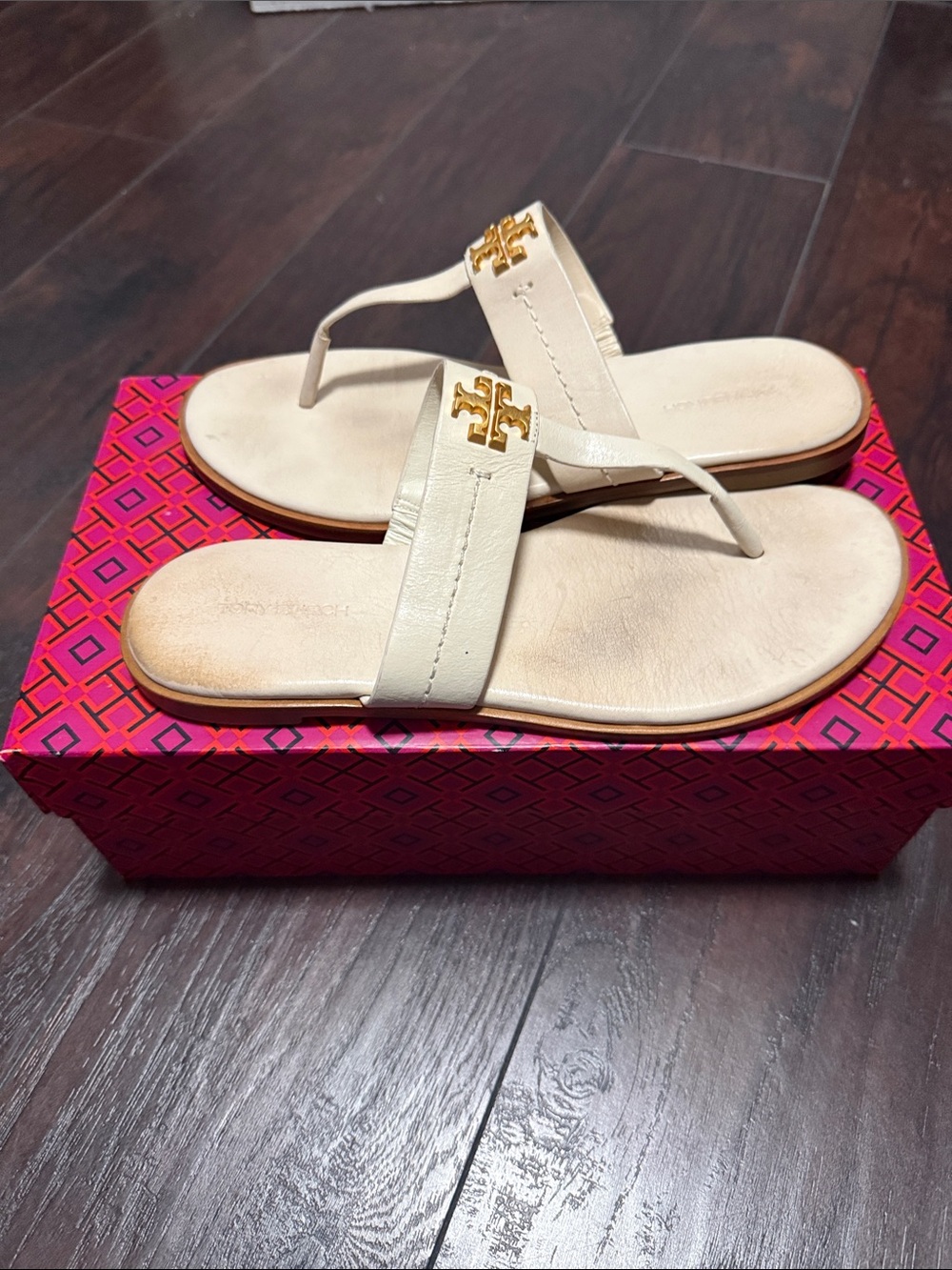 Tory Burch  Cream Leather Thong Sandals with Gold Logo Accent with box 7.5